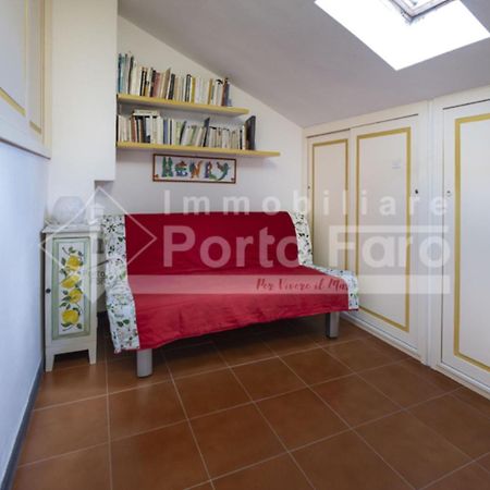 Villa 12 Centro - Trilocale Vista Mare Sul Faro Di Porto Faro Palau Exterior foto