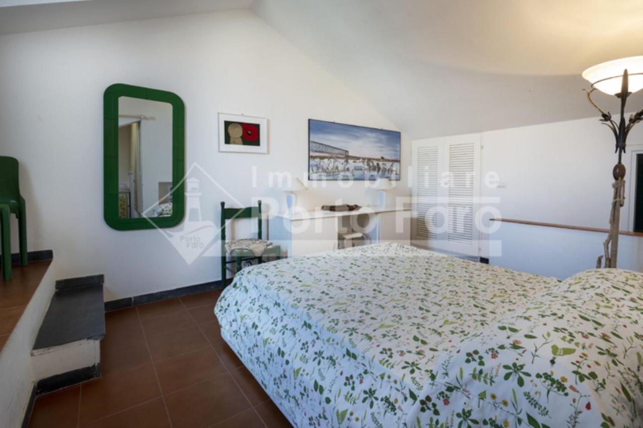 Villa 12 Centro - Trilocale Vista Mare Sul Faro Di Porto Faro Palau Exterior foto